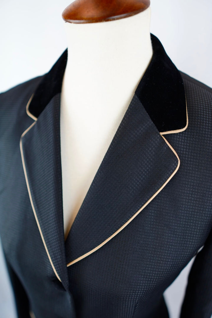 The Addison Show Coat (Size 12) - Ref. 214