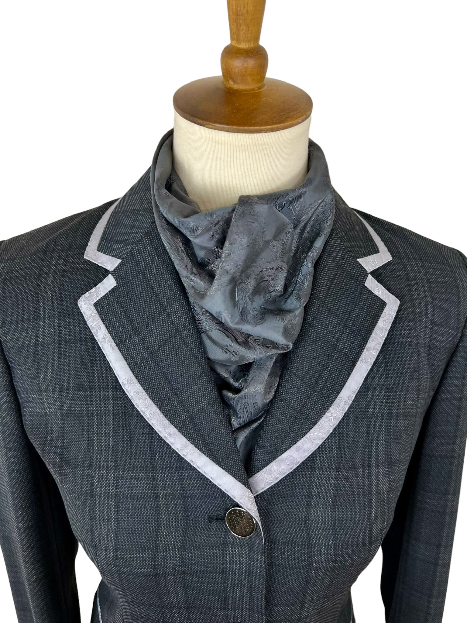 Grey suit & scarf and brown boots | Herremote, Arbeidsklær, Klær