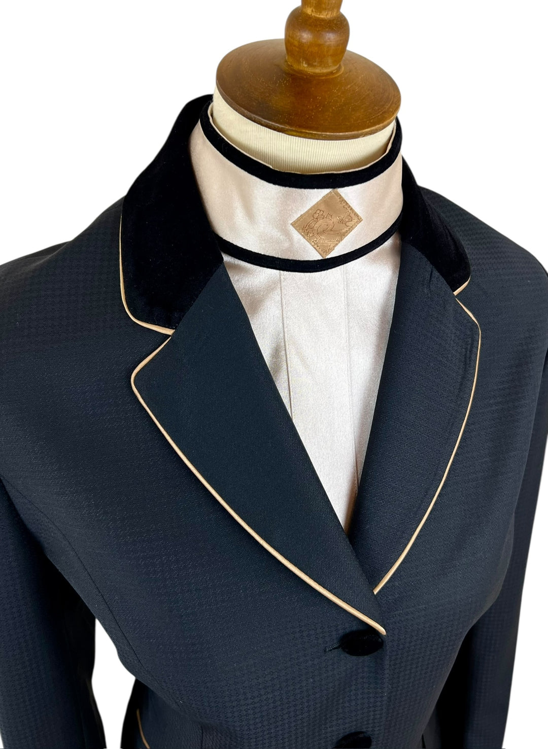 The Addison Show Coat (Size 10) - Ref. 242