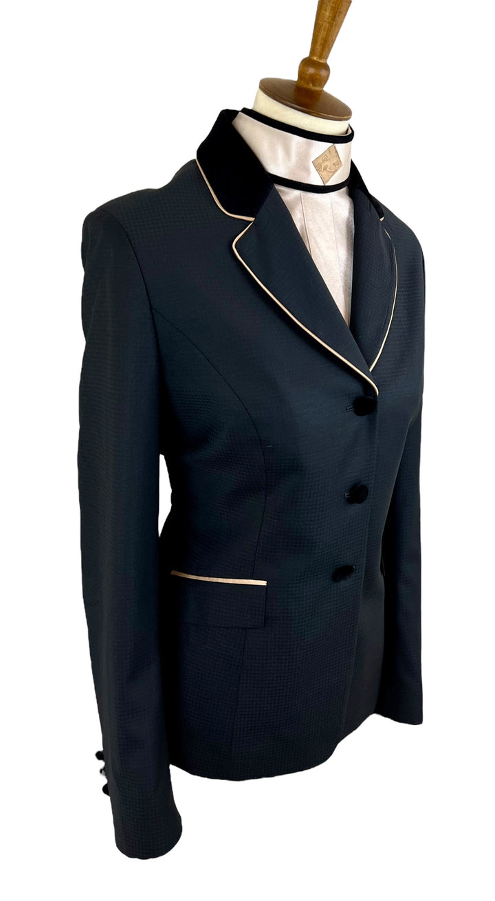 The Addison Show Coat (Size 10) - Ref. 242