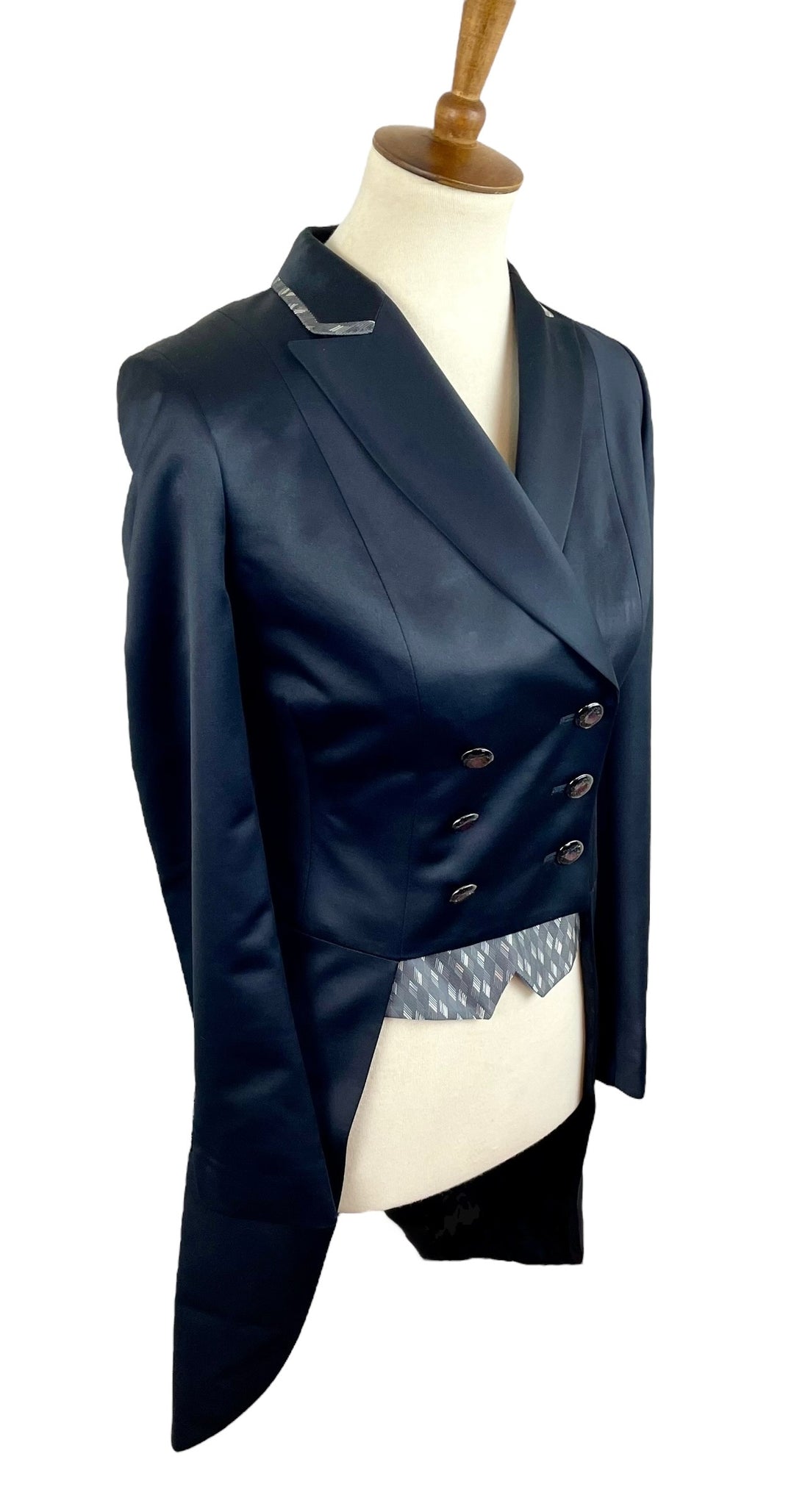 Black Silk Shadbelly (Size 4)